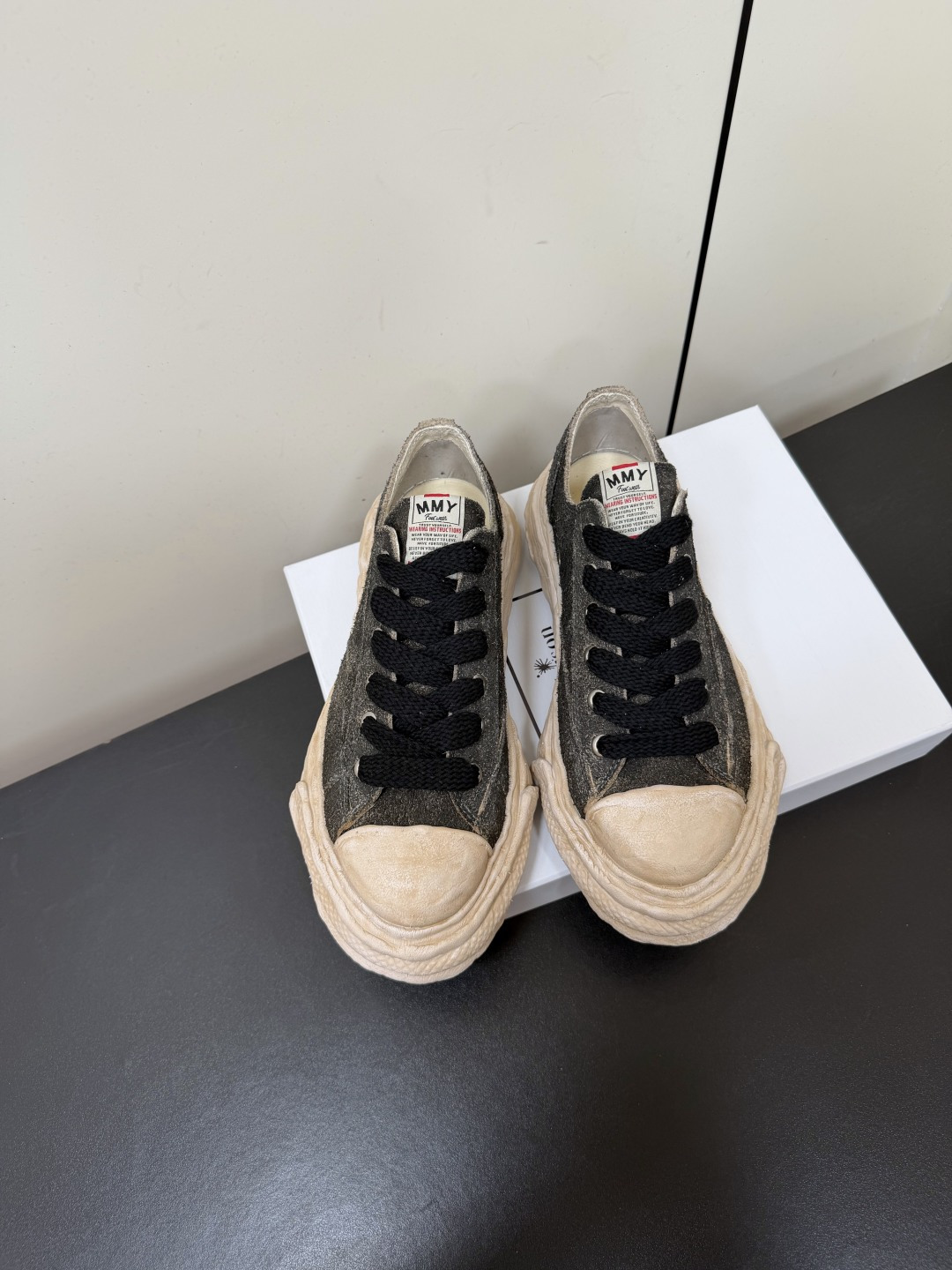 NO:787890,The classic Mihara Yasuhiro MMY shell-toe dissolving shoes have a classic personality and a cowhide design. The overall feeling is more textured!  The 4.5CM thick bottom design makes your legs look longer in seconds!  The original mold is re-engraved to restore the authentic taste. The upper is made of imported canvas with super texture/first-layer cowhide. The lining is made of top-quality breathable cloth. Secondary molding irregular outsole. Non-slip and wear-resistant. Code number 35-45 (45 for women and 45 for men, customized and non-returnable), casual shoes/sports shoes, mmy, sneakers, cowhide19860909万年经典三原康裕MMY贝壳头溶解鞋,经典个性再添加牛皮设计 整体感觉更有质感！4.5CM的厚底设计秒变大长腿！ 原版开模复刻 还原正品味道 鞋面采用进口帆布超有质感/头层牛皮 内里采用顶级透气布里 二次成型不规则大底 防滑耐磨 码数35-45（女40男45定制不退换）,休闲鞋/运动鞋,mmy,sneakers,cowhide,Women's Shoes