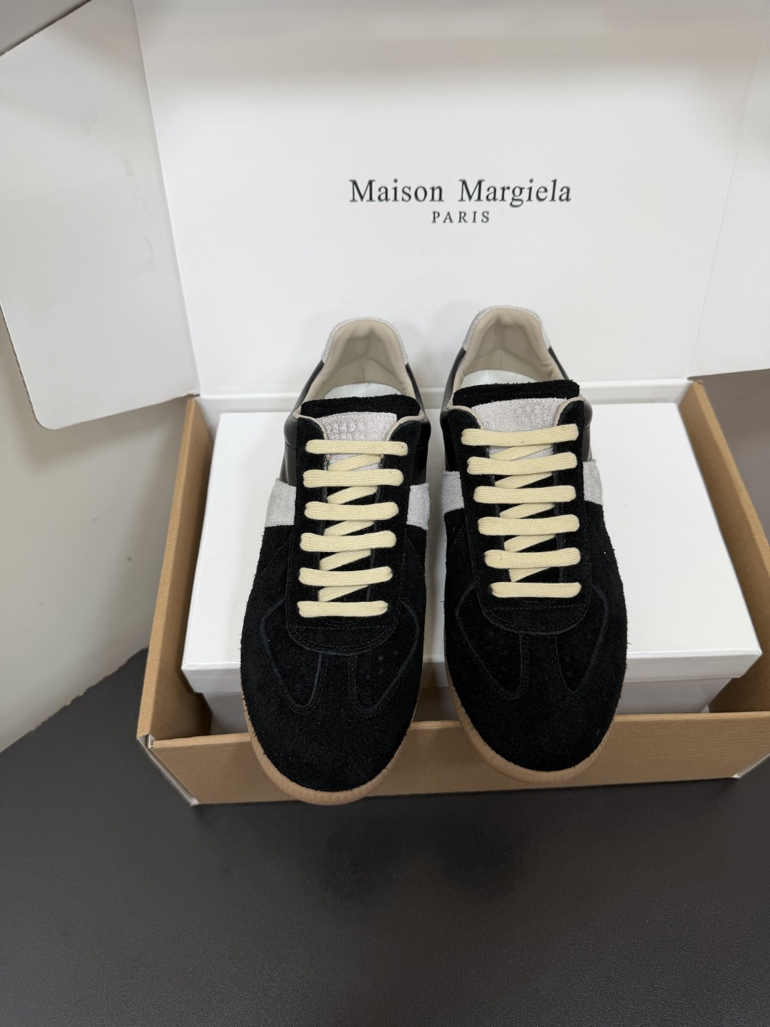 NO:866897,Newly upgraded men's size Maison Margiela mm6 classic moral training shoes. New colors are being added all the time. They are incomparably good-looking. The only correct version. Fine products. After purchasing genuine products, they will be produced and developed 1:1!  Upper: cowhide suede/canvas/various materials. Lining: imported lambskin. Original open molded rubber sole. Wear-resistant beef tendon bottom. Size: 35-46 (40 for women, 45.46 for men, customized and non-returnable), casual shoes/sports shoes, masion margiela, sneakers, cowhide, sheepskin, chamois leather19860909全新升级男码Maison Margiela mm6经典德训鞋 新色一直在增加,无敌好看,唯一对版 细品 正品代购回来1比1出模开发！ 鞋面:牛皮麂皮/帆布/多种材质 内里:进口小羊皮 鞋底原版开模橡胶耐磨牛筋底 Size:35-46（女40男45.46定制不退换）,休闲鞋/运动鞋,masion margiela,sneakers,cowhide,sheepskin,chamois leather,Women's Shoes