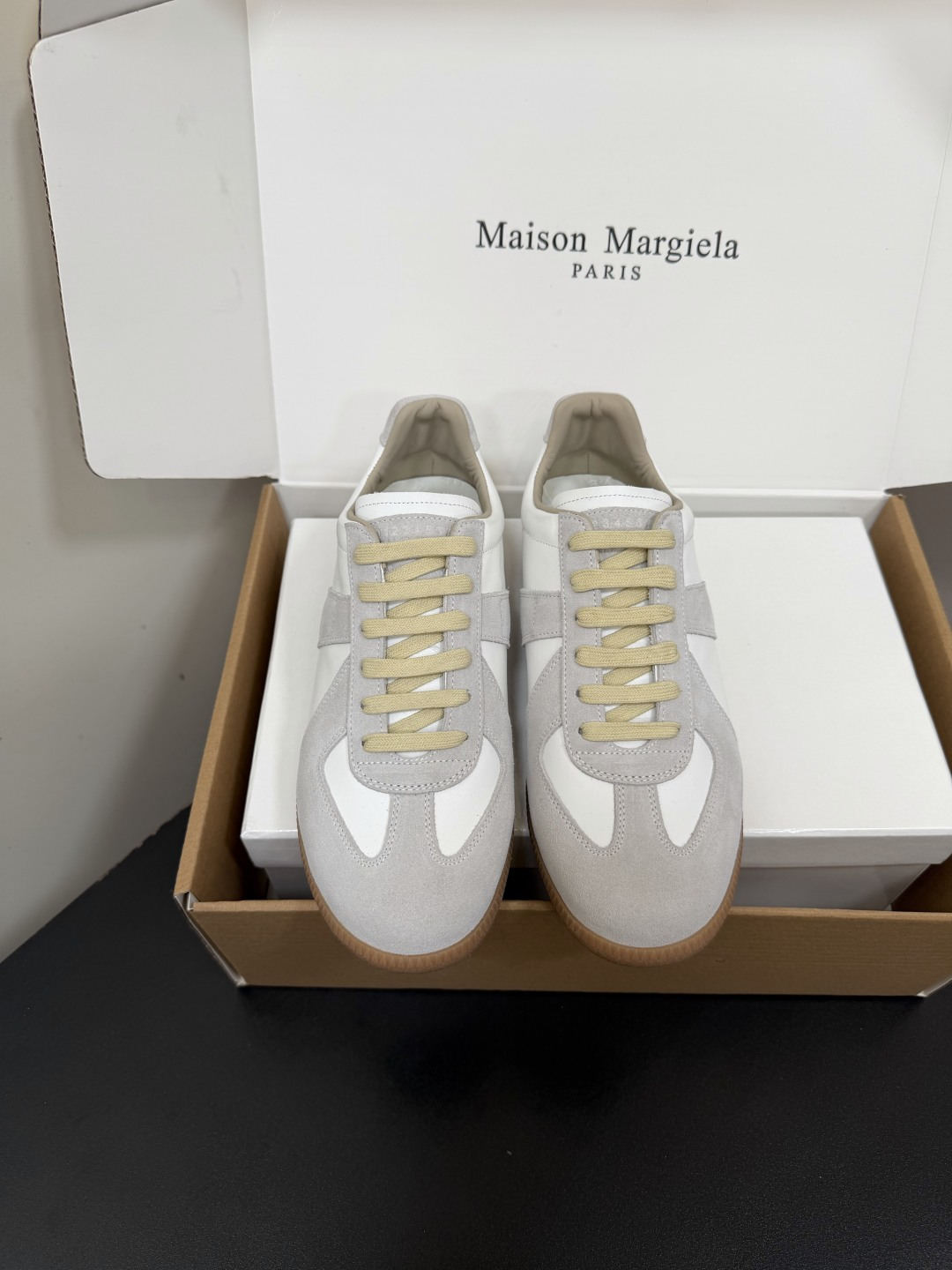 NO:866923,Newly upgraded men's size Maison Margiela mm6 classic moral training shoes. New colors are being added all the time. They are incomparably good-looking. The only correct version. Fine products. After purchasing genuine products, they will be produced and developed 1:1!  Upper: cowhide suede/canvas/various materials. Lining: imported lambskin. Original open molded rubber sole. Wear-resistant beef tendon bottom. Size: 35-46 (40 for women, 45.46 for men, customized and non-returnable), casual shoes/sports shoes, masion margiela, sneakers, cowhide, sheepskin, chamois leather19860909全新升级男码Maison Margiela mm6经典德训鞋 新色一直在增加,无敌好看,唯一对版 细品 正品代购回来1比1出模开发！ 鞋面:牛皮麂皮/帆布/多种材质 内里:进口小羊皮 鞋底原版开模橡胶耐磨牛筋底 Size:35-46（女40男45.46定制不退换）,休闲鞋/运动鞋,masion margiela,sneakers,cowhide,sheepskin,chamois leather,Women's Shoes