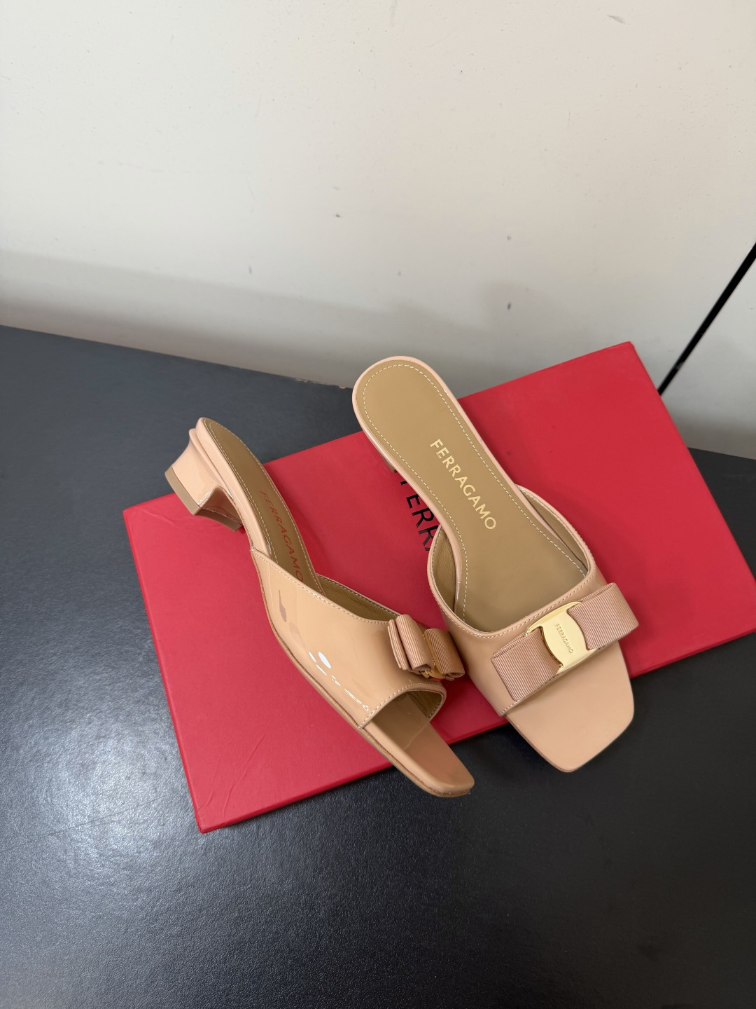 Ferragamo Slides