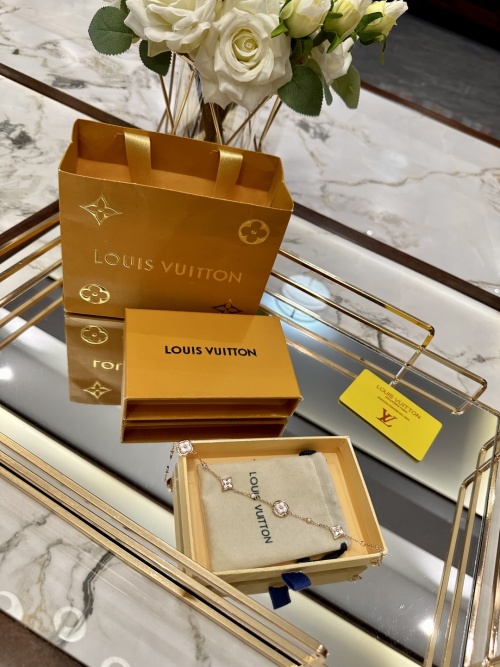 Louis Vuitton Four Flower Bracelet, Gold, 19cm - Designer Inspired 1 Louis Vuitton Four Flower Bracelet, Gold, 19cm - Designer Inspired