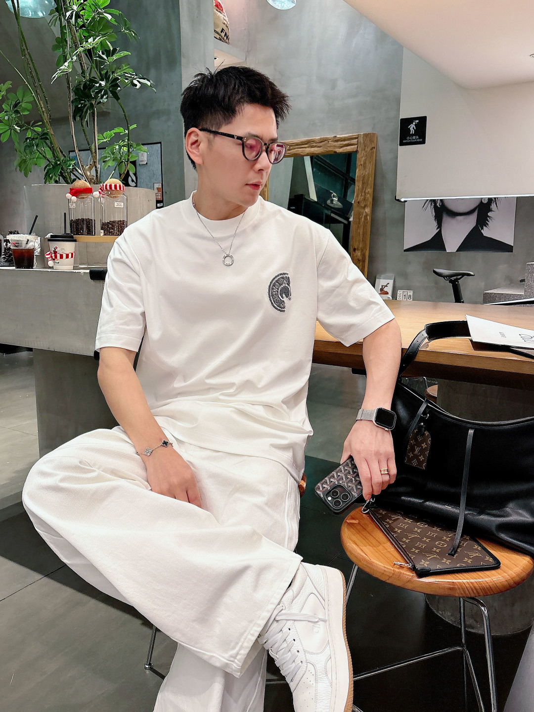 爱马仕#Hermes 2026春夏新款首发专柜最新款短袖圆领T恤 高端订制 设计前卫时尚！品牌logo重