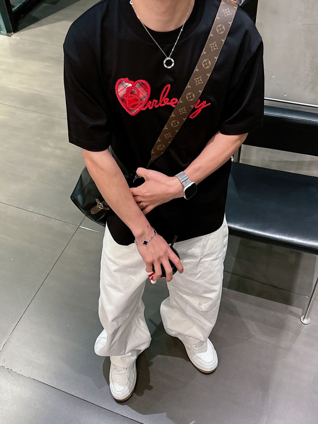 巴宝莉#BUR 2026春夏新款首发专柜最新款短袖圆领T恤 高端订制 设计前卫时尚！品牌logo重工艺设