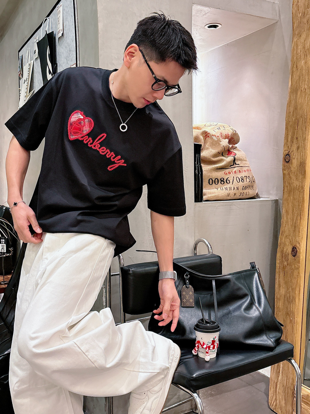 巴宝莉#BUR 2026春夏新款首发专柜最新款短袖圆领T恤 高端订制 设计前卫时尚！品牌logo重工艺设