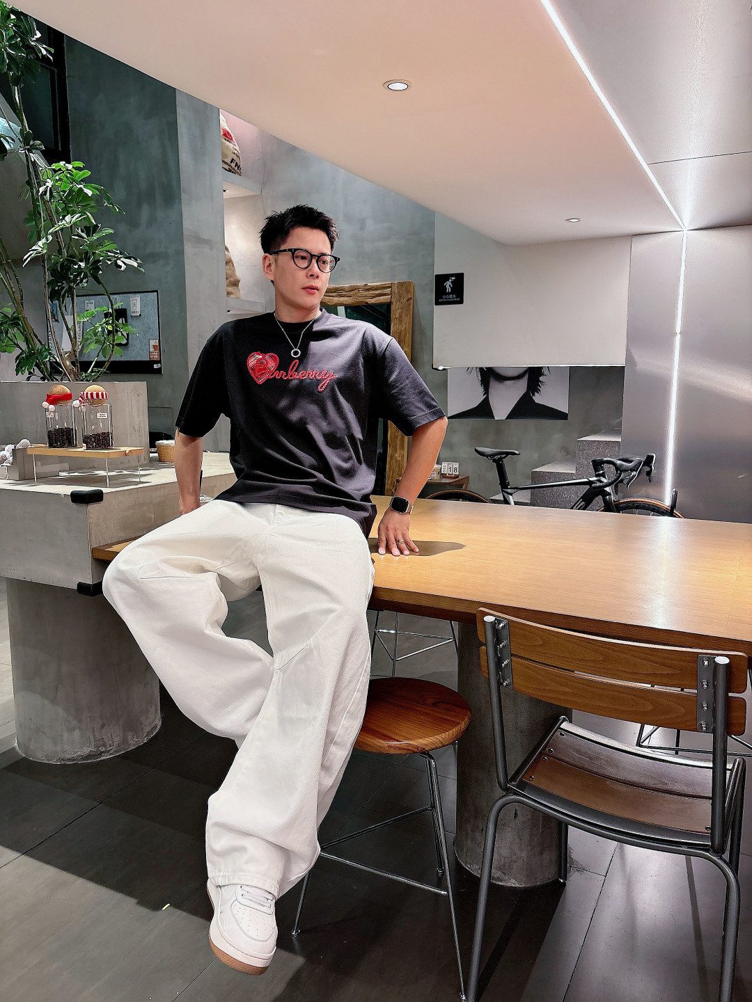 巴宝莉#BUR 2026春夏新款首发专柜最新款短袖圆领T恤 高端订制 设计前卫时尚！品牌logo重工艺设