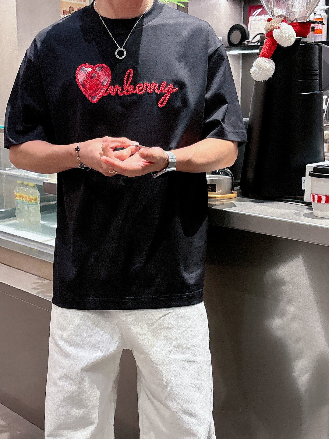 巴宝莉#BUR 2026春夏新款首发专柜最新款短袖圆领T恤 高端订制 设计前卫时尚！品牌logo重工艺设