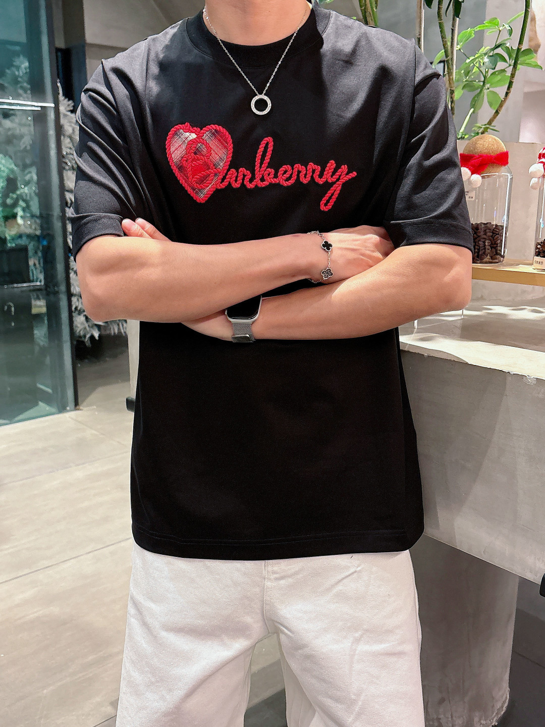 巴宝莉#BUR 2026春夏新款首发专柜最新款短袖圆领T恤 高端订制 设计前卫时尚！品牌logo重工艺设