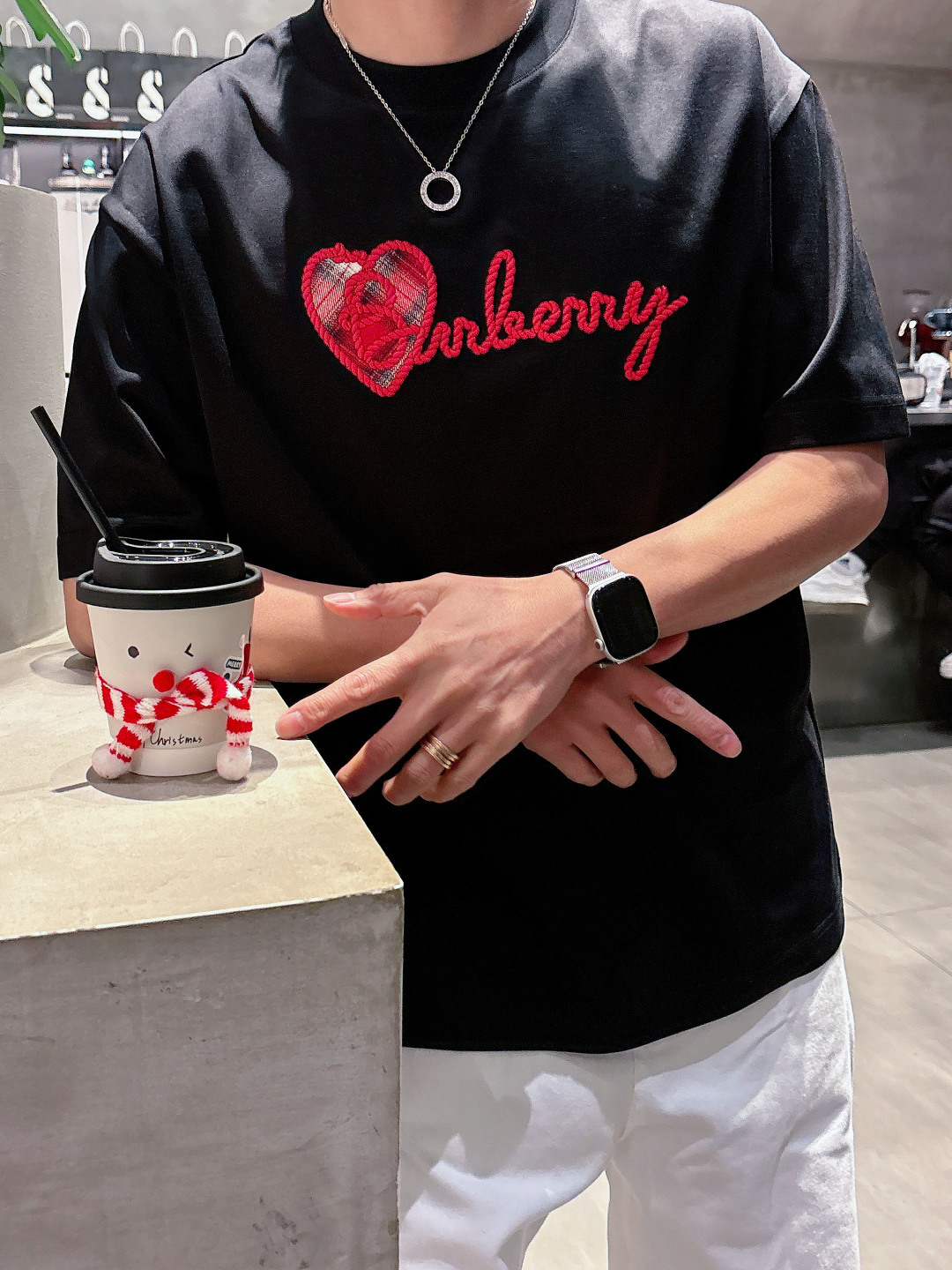 巴宝莉#BUR 2026春夏新款首发专柜最新款短袖圆领T恤 高端订制 设计前卫时尚！品牌logo重工艺设