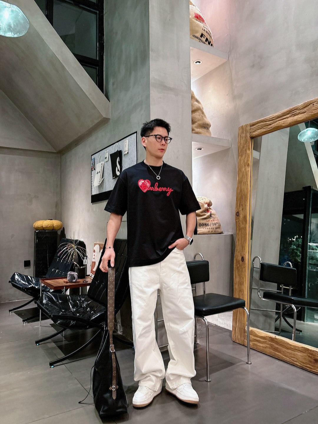 巴宝莉#BUR 2026春夏新款首发专柜最新款短袖圆领T恤 高端订制 设计前卫时尚！品牌logo重工艺设