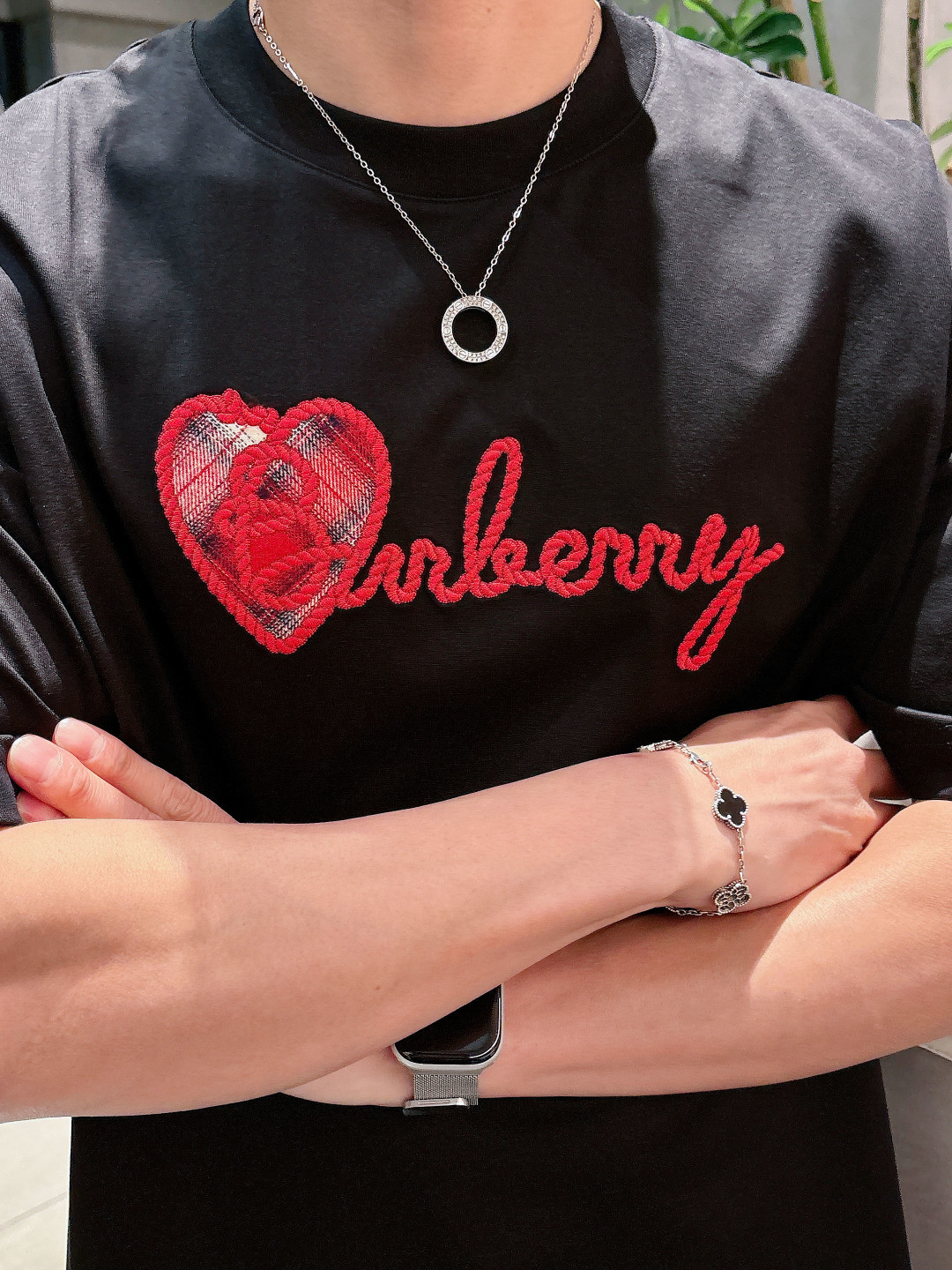 巴宝莉#BUR 2026春夏新款首发专柜最新款短袖圆领T恤 高端订制 设计前卫时尚！品牌logo重工艺设