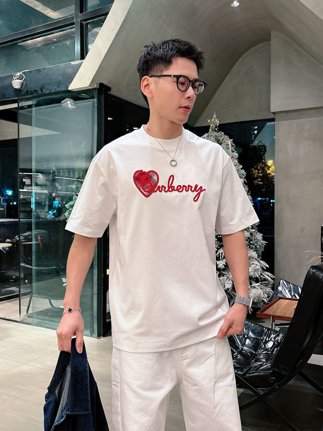 巴宝莉#BUR 2026春夏新款首发专柜最新款短袖圆领T恤 高端订制 设计前卫时尚！品牌logo重工艺设