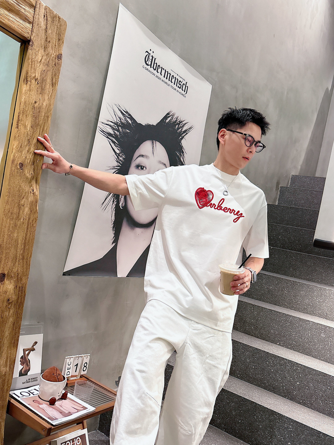 巴宝莉#BUR 2026春夏新款首发专柜最新款短袖圆领T恤 高端订制 设计前卫时尚！品牌logo重工艺设