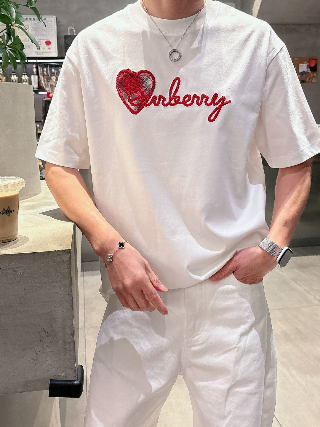 巴宝莉#BUR 2026春夏新款首发专柜最新款短袖圆领T恤 高端订制 设计前卫时尚！品牌logo重工艺设