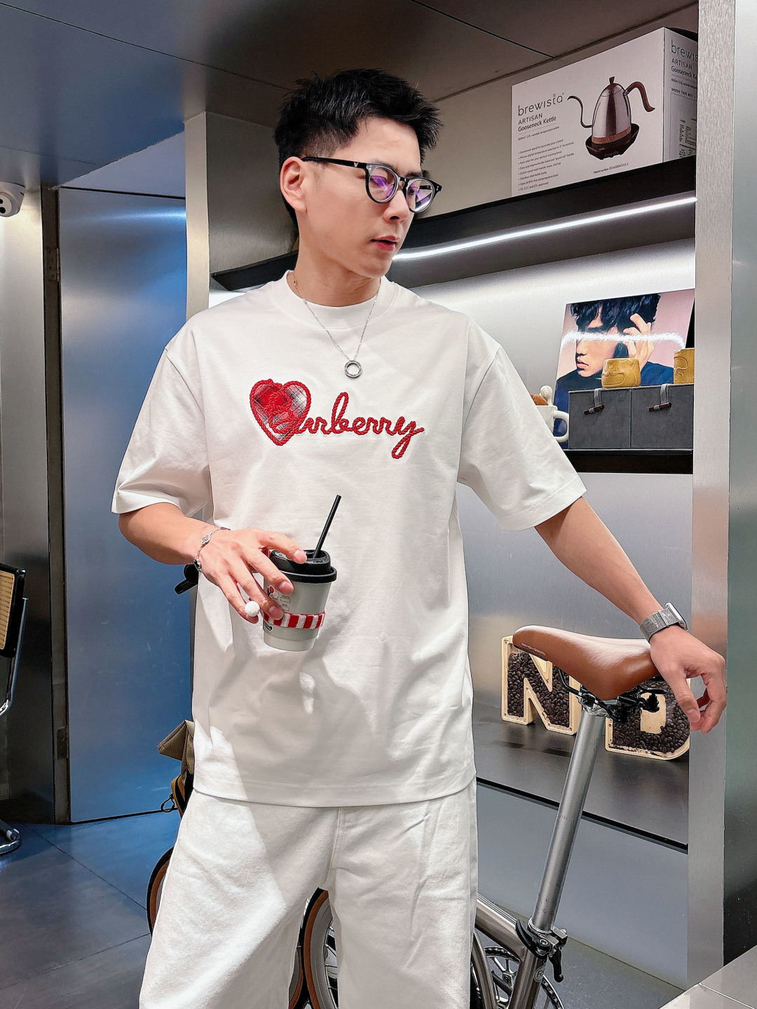 巴宝莉#BUR 2026春夏新款首发专柜最新款短袖圆领T恤 高端订制 设计前卫时尚！品牌logo重工艺设