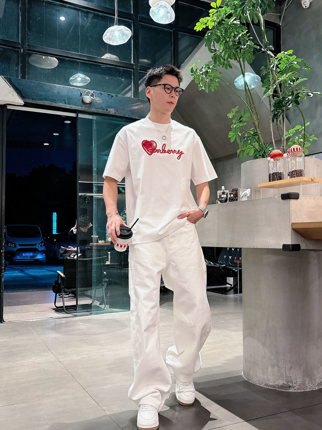 巴宝莉#BUR 2026春夏新款首发专柜最新款短袖圆领T恤 高端订制 设计前卫时尚！品牌logo重工艺设