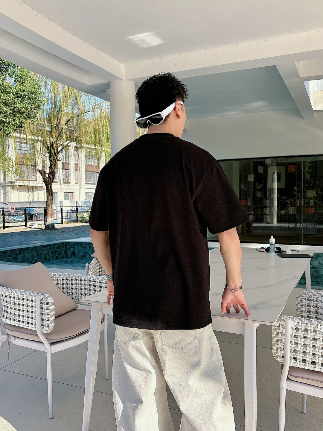 支持年后退换P160    古驰#GUCCI  2026春夏新款首发专柜最新款短袖圆领T恤 高端订制 设计前卫时尚！品牌logo重工艺设计 高端定制百分百棉➕顶级丝光面料.手感柔软.穿着舒适.专柜级别精致车线.做工精细.上身效果无敌帅气！型男必备单品！
颜色：黑色 白色
码数：M-3XL
