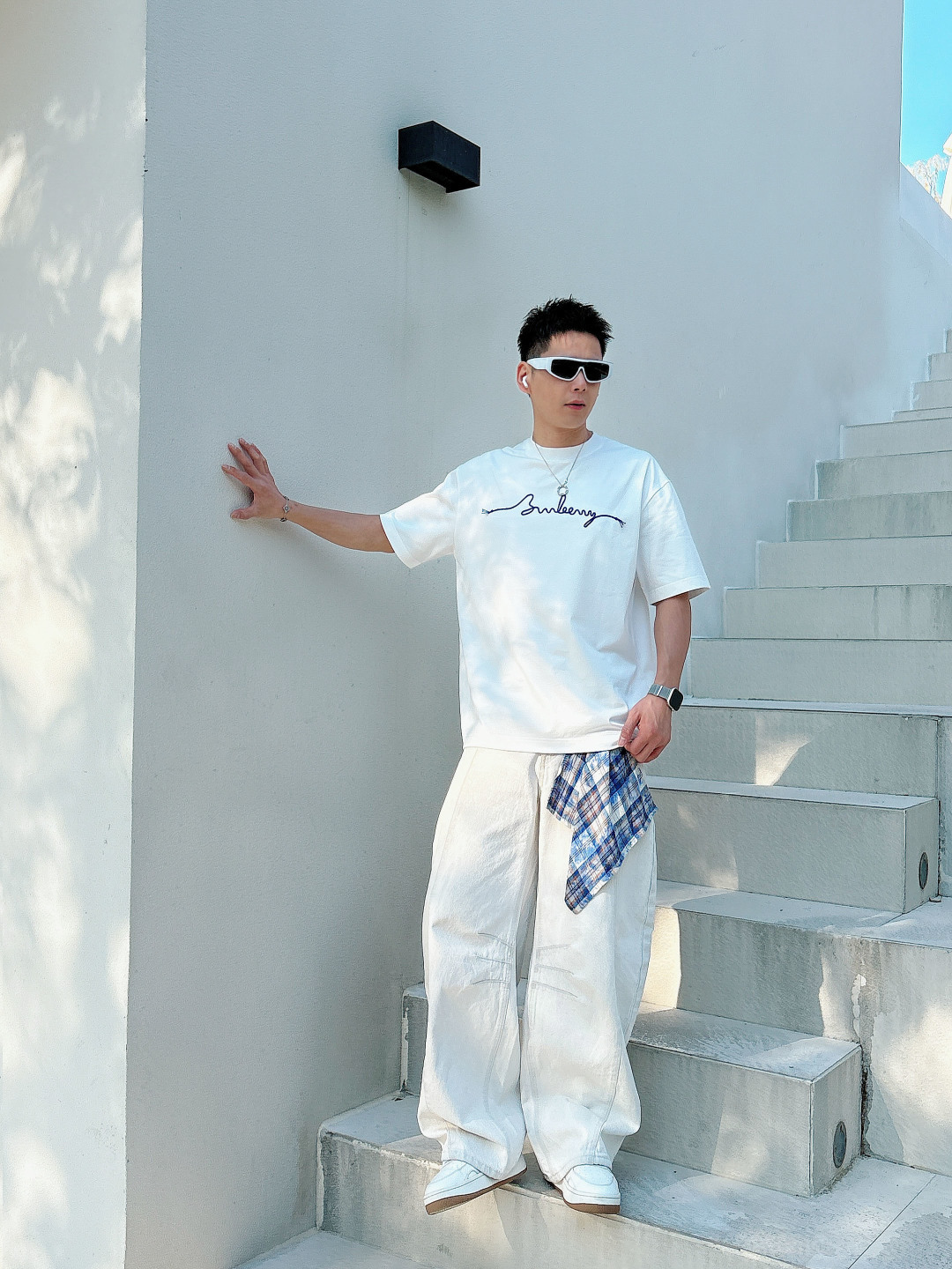 巴宝莉#BUR 2026春夏新款首发专柜最新款短袖圆领T恤 高端订制 设计前卫时尚！品牌logo重工艺设