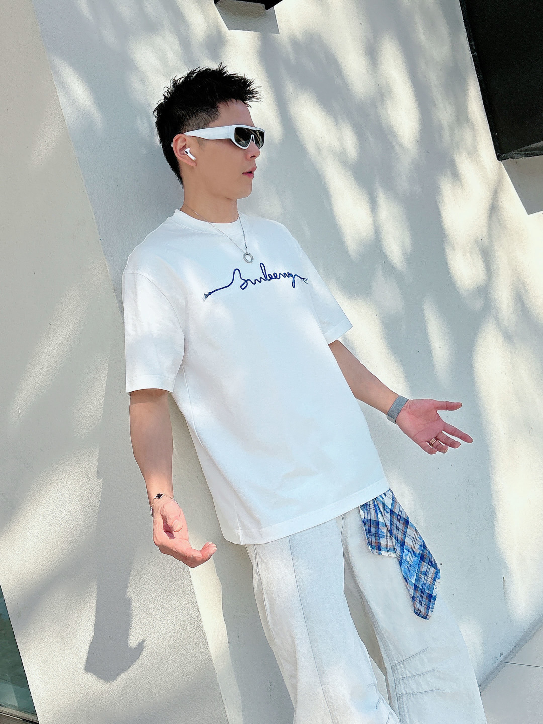 巴宝莉#BUR 2026春夏新款首发专柜最新款短袖圆领T恤 高端订制 设计前卫时尚！品牌logo重工艺设