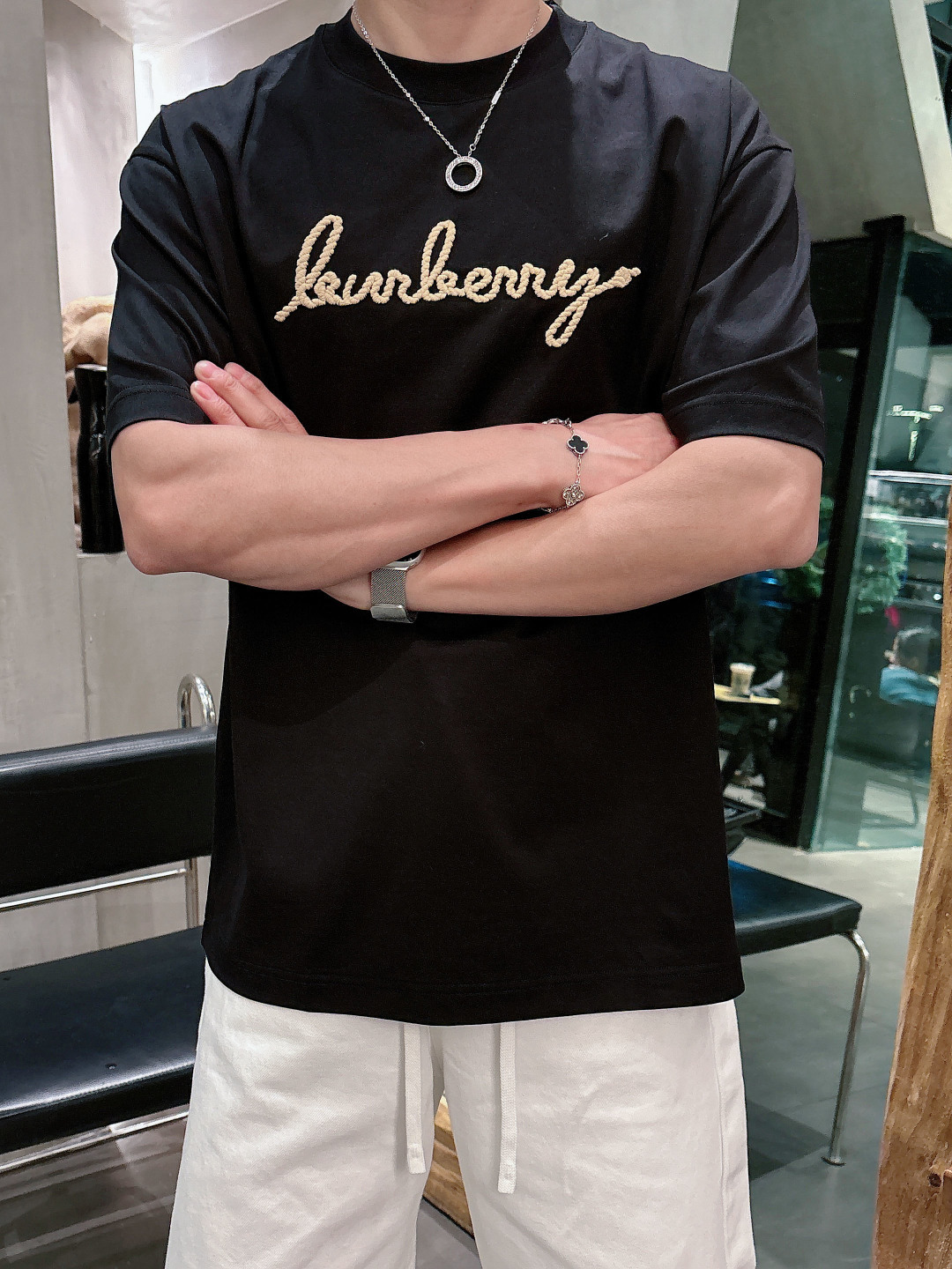 巴宝莉#BUR 2026春夏新款首发专柜最新款短袖圆领T恤 高端订制 设计前卫时尚！品牌logo重工艺设