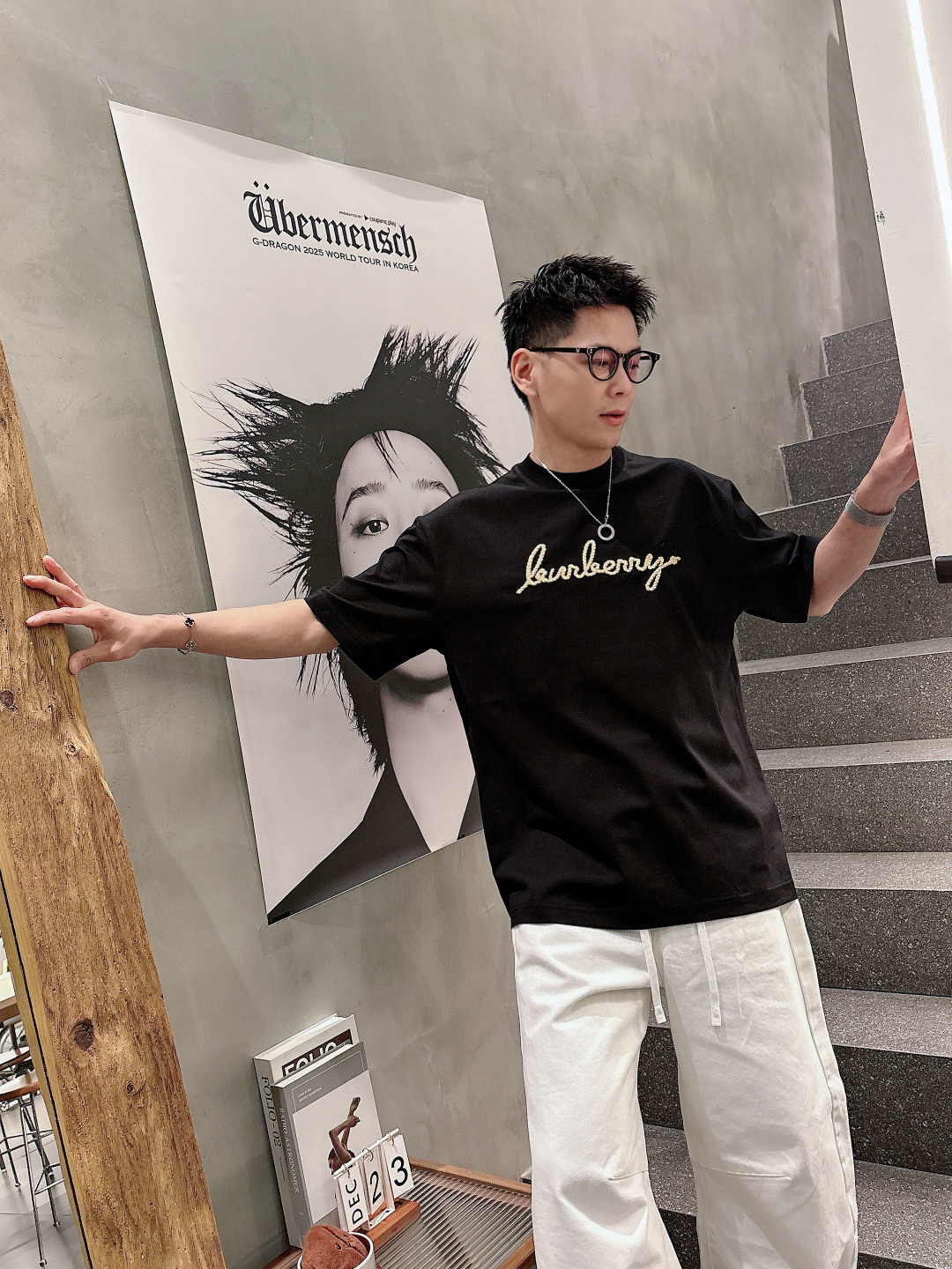 巴宝莉#BUR 2026春夏新款首发专柜最新款短袖圆领T恤 高端订制 设计前卫时尚！品牌logo重工艺设