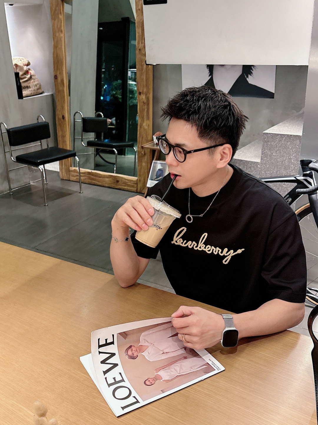 巴宝莉#BUR 2026春夏新款首发专柜最新款短袖圆领T恤 高端订制 设计前卫时尚！品牌logo重工艺设