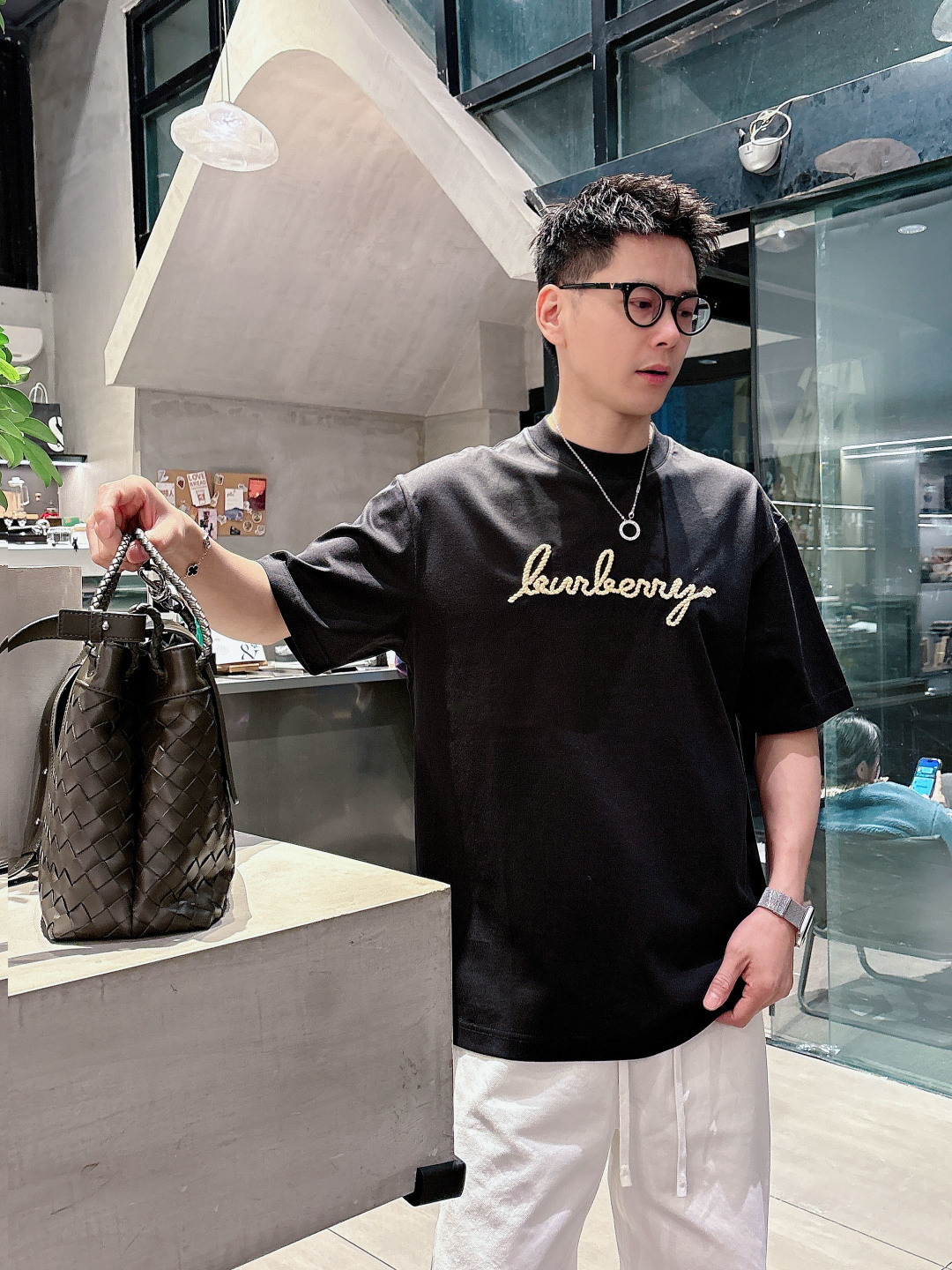 巴宝莉#BUR 2026春夏新款首发专柜最新款短袖圆领T恤 高端订制 设计前卫时尚！品牌logo重工艺设