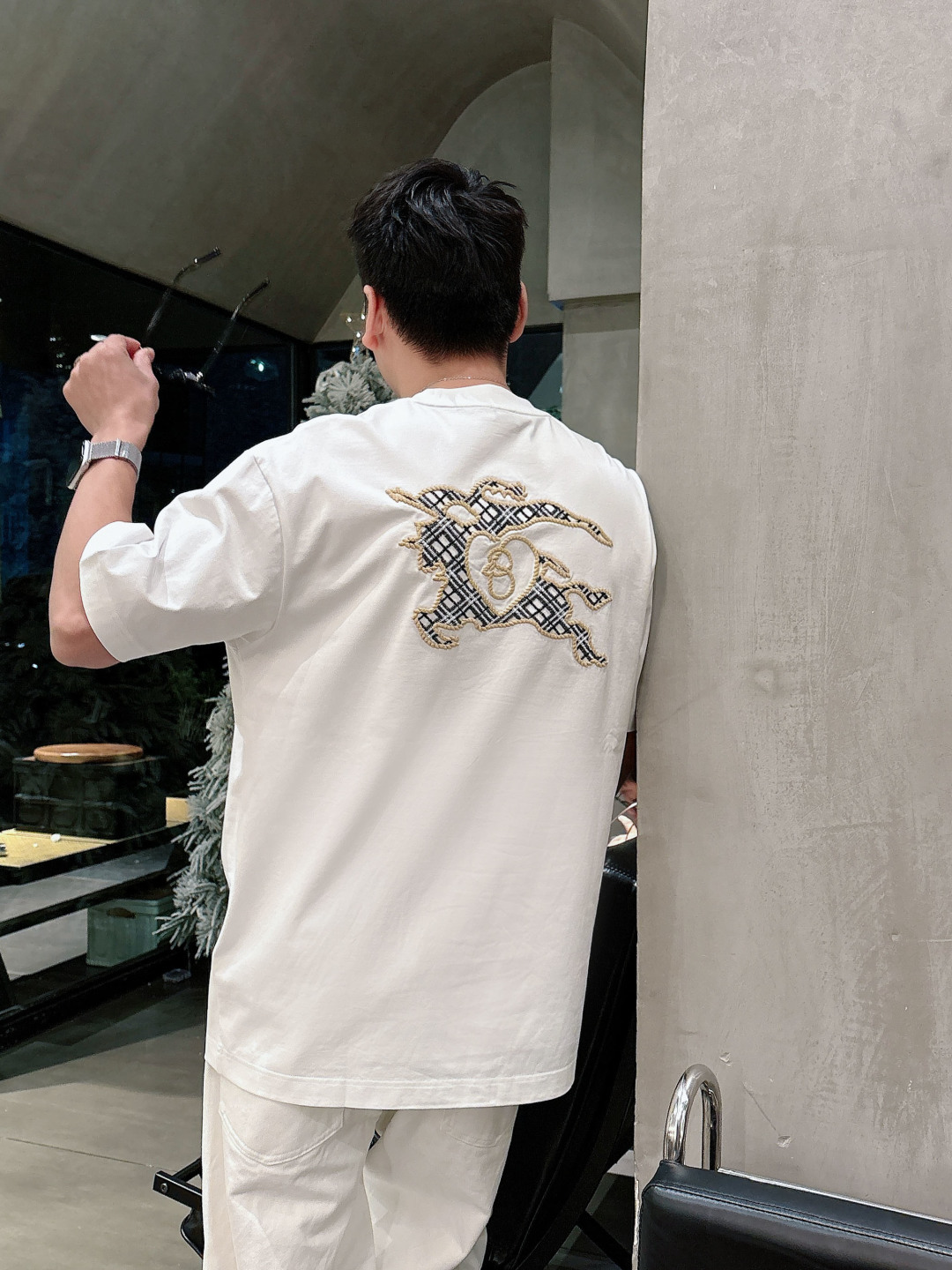 巴宝莉#BUR 2026春夏新款首发专柜最新款短袖圆领T恤 高端订制 设计前卫时尚！品牌logo重工艺设