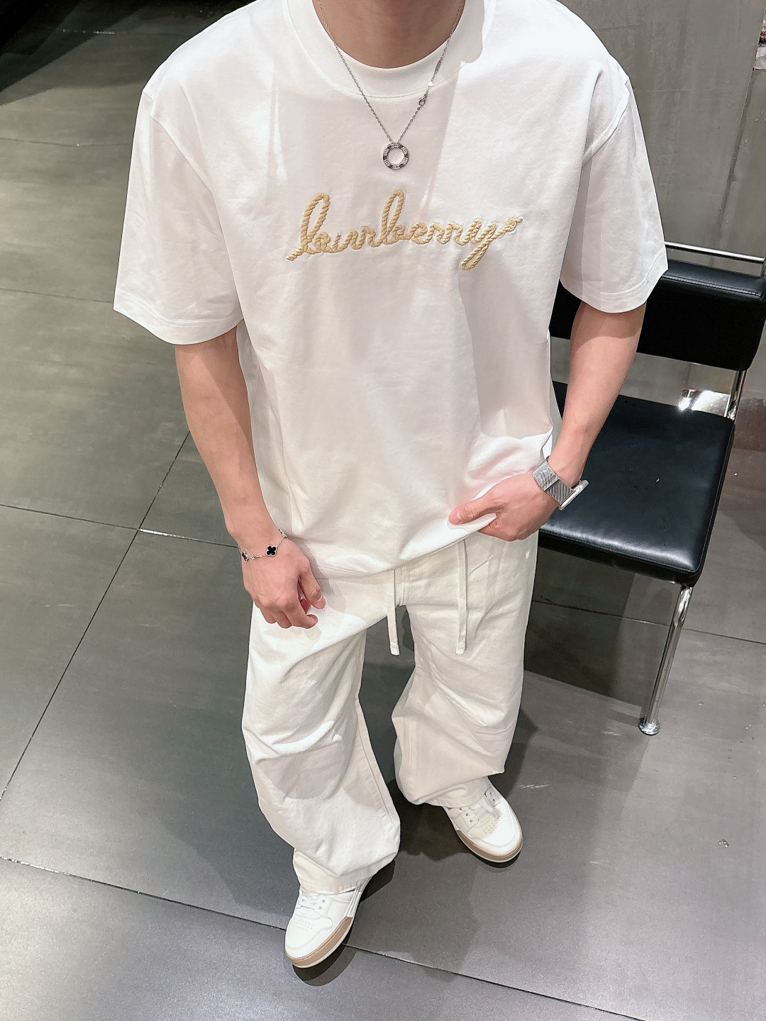 巴宝莉#BUR 2026春夏新款首发专柜最新款短袖圆领T恤 高端订制 设计前卫时尚！品牌logo重工艺设