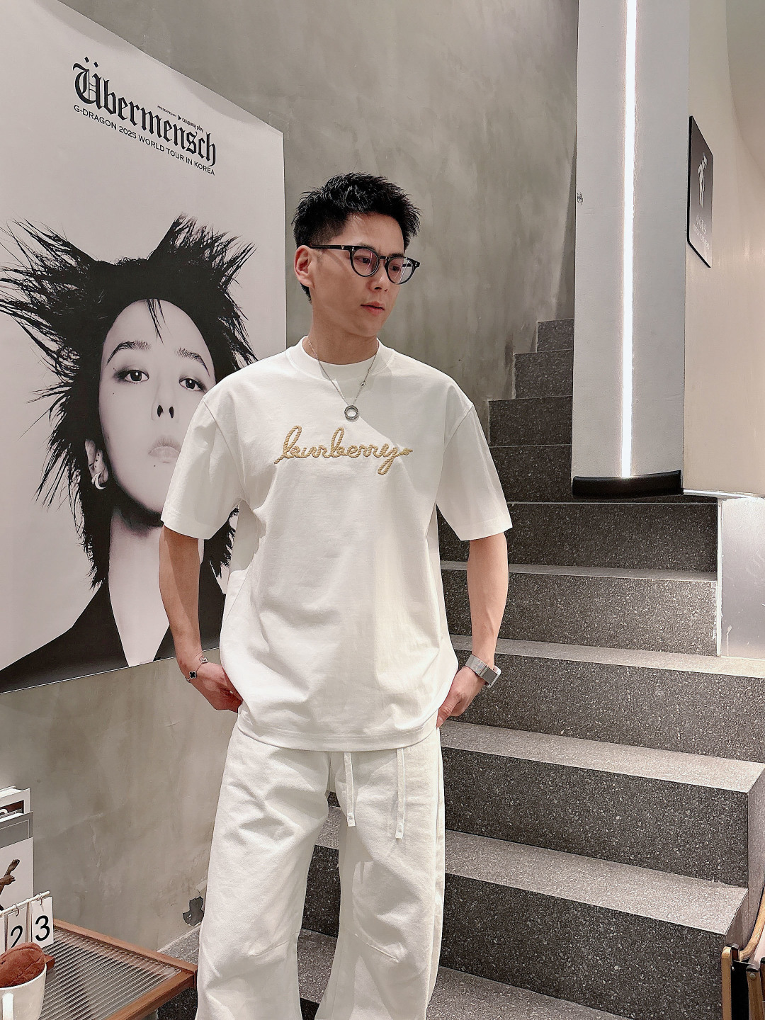 巴宝莉#BUR 2026春夏新款首发专柜最新款短袖圆领T恤 高端订制 设计前卫时尚！品牌logo重工艺设