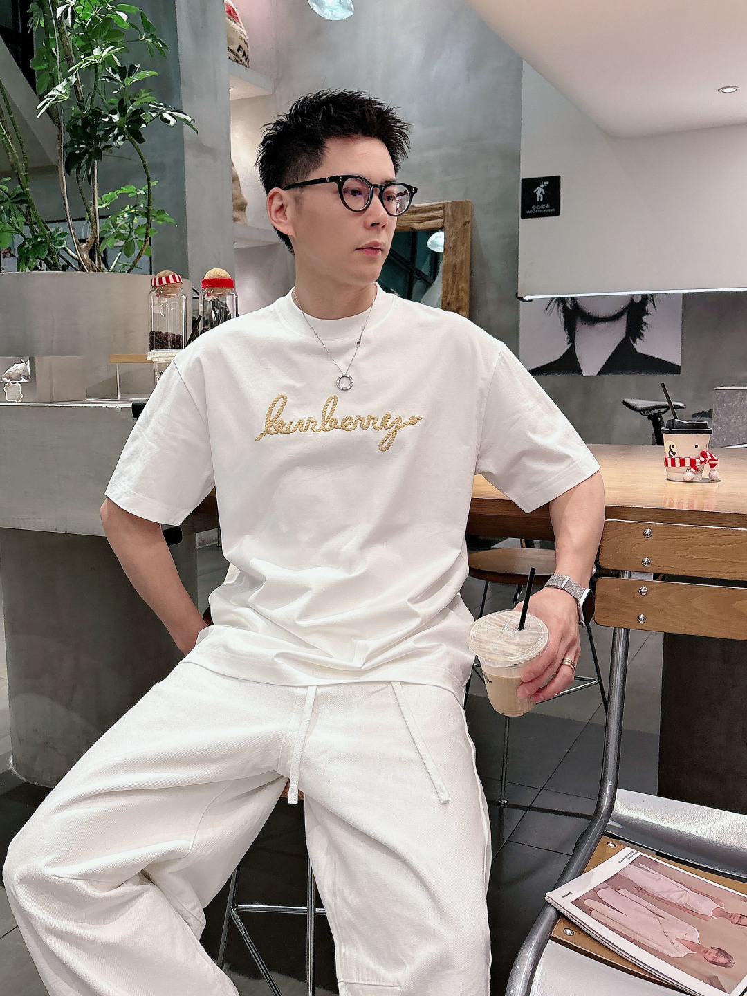 巴宝莉#BUR 2026春夏新款首发专柜最新款短袖圆领T恤 高端订制 设计前卫时尚！品牌logo重工艺设