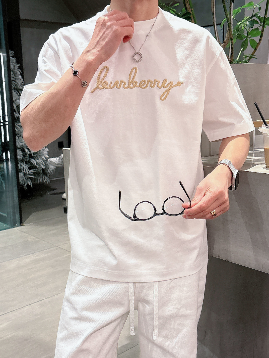 巴宝莉#BUR 2026春夏新款首发专柜最新款短袖圆领T恤 高端订制 设计前卫时尚！品牌logo重工艺设