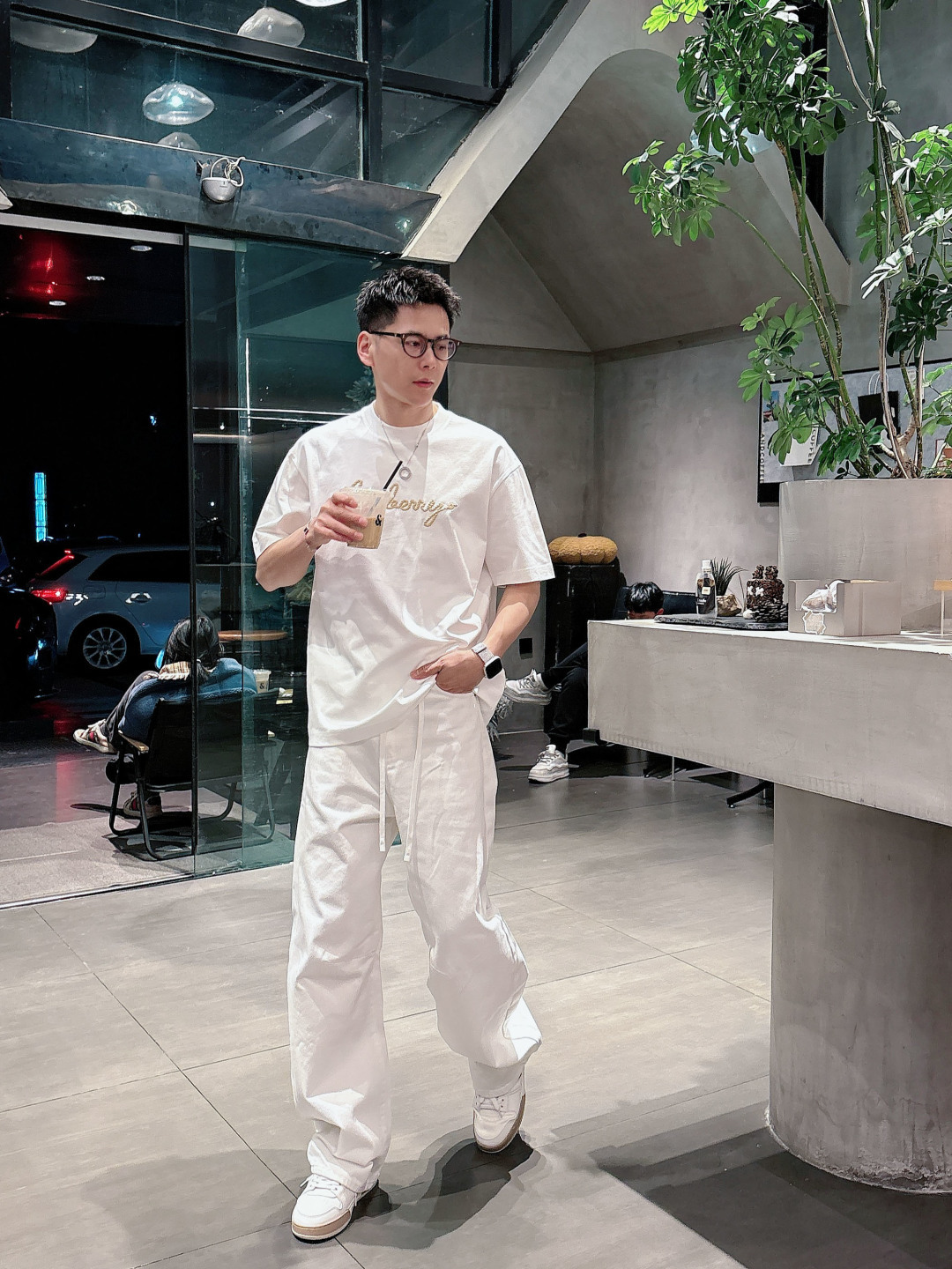 巴宝莉#BUR 2026春夏新款首发专柜最新款短袖圆领T恤 高端订制 设计前卫时尚！品牌logo重工艺设