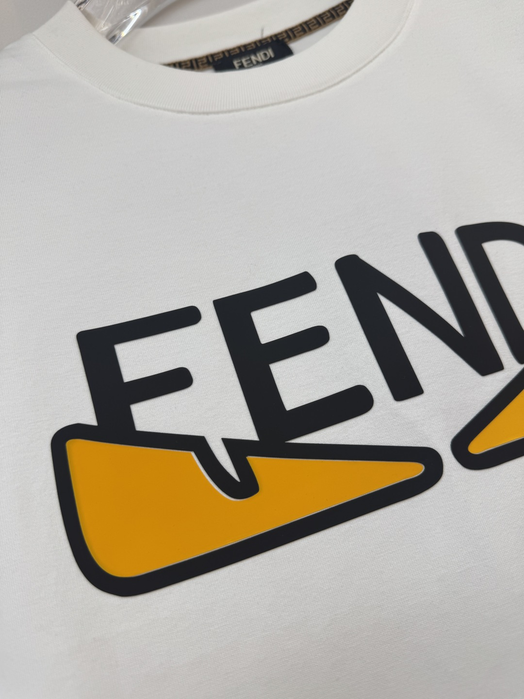 Fendi men 2026 New New T ！ logo . . . . . ！ ！ — photo 8