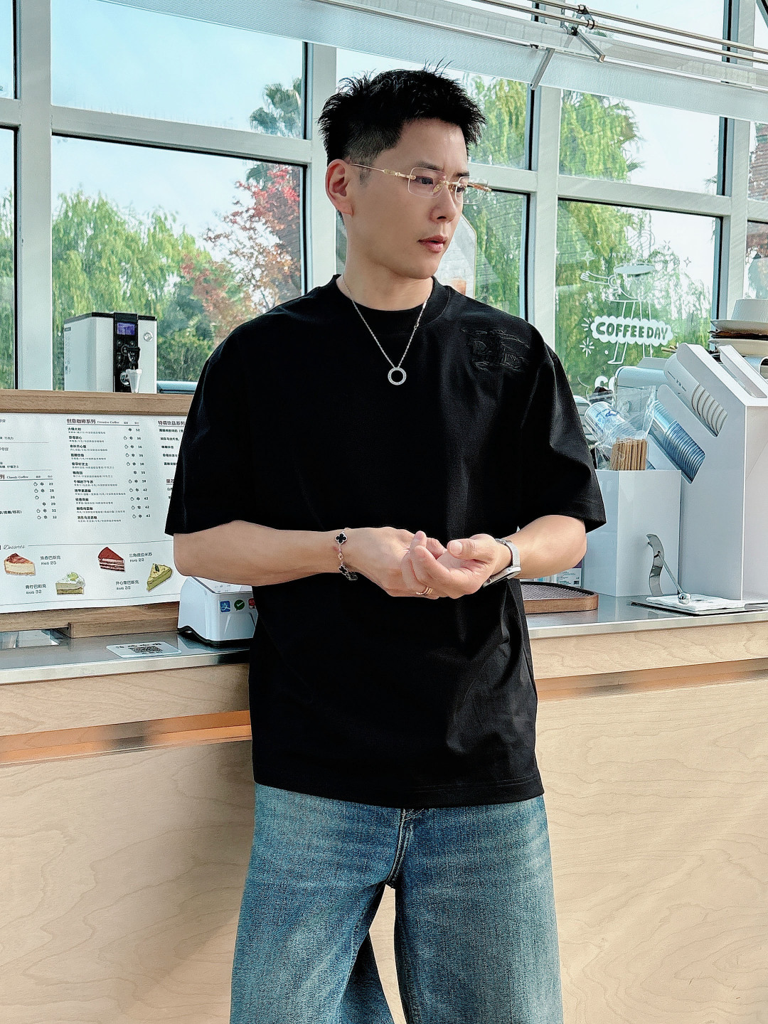 巴宝莉#BUR 2026春夏新款首发专柜最新款短袖圆领T恤 高端订制 设计前卫时尚！品牌logo重工艺设