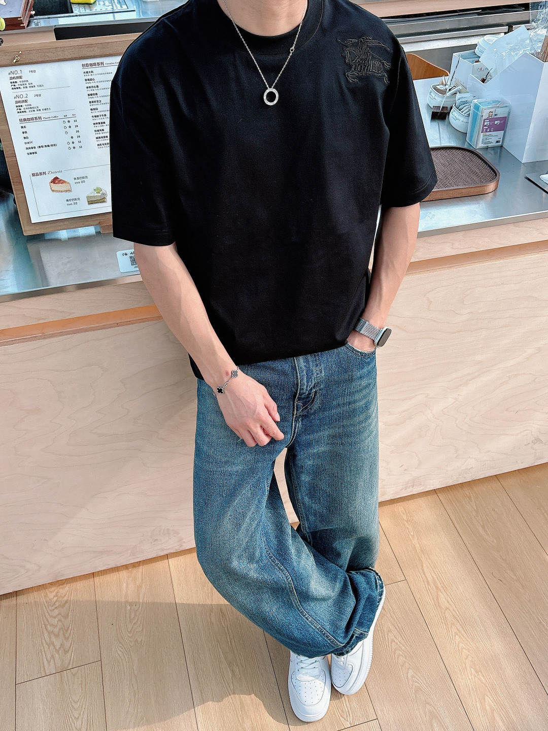 巴宝莉#BUR 2026春夏新款首发专柜最新款短袖圆领T恤 高端订制 设计前卫时尚！品牌logo重工艺设