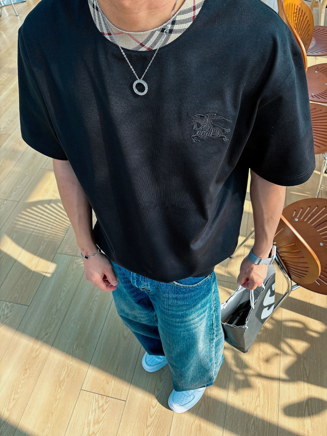 巴宝莉#BUR 2026春夏新款首发专柜最新款短袖圆领T恤 高端订制 设计前卫时尚！品牌logo重工艺设