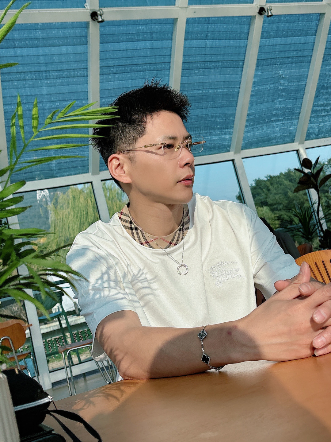 巴宝莉#BUR 2026春夏新款首发专柜最新款短袖圆领T恤 高端订制 设计前卫时尚！品牌logo重工艺设