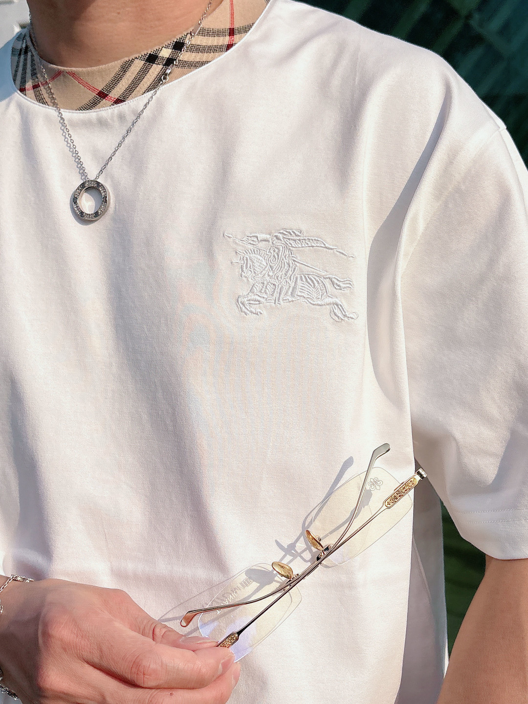 巴宝莉#BUR 2026春夏新款首发专柜最新款短袖圆领T恤 高端订制 设计前卫时尚！品牌logo重工艺设