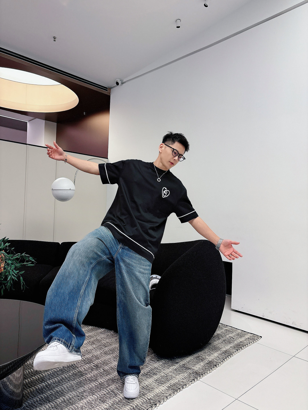 巴宝莉#BUR 2026春夏新款首发专柜最新款短袖圆领T恤 高端订制 设计前卫时尚！品牌logo重工艺设