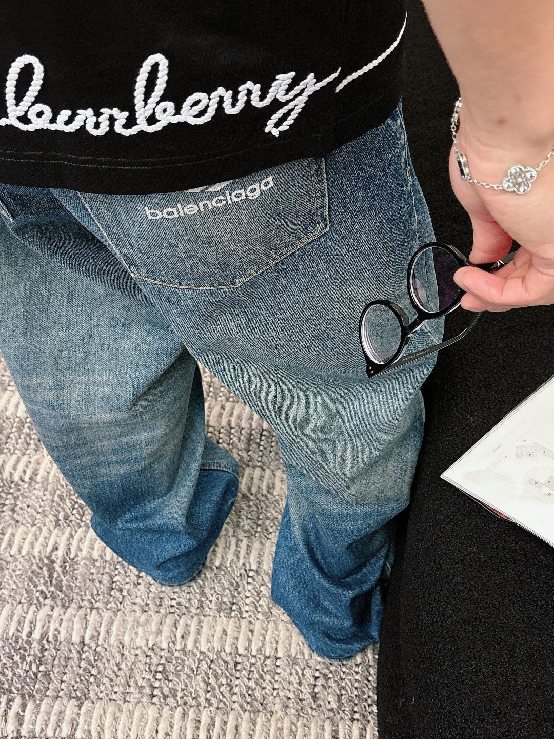 巴宝莉#BUR 2026春夏新款首发专柜最新款短袖圆领T恤 高端订制 设计前卫时尚！品牌logo重工艺设