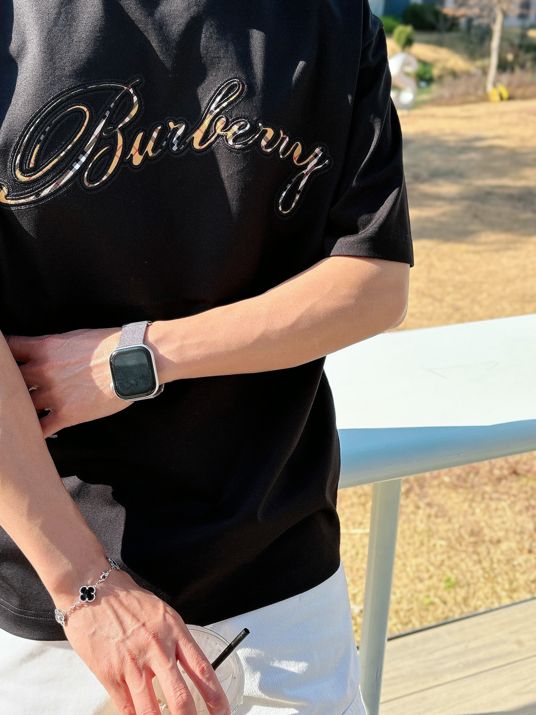 巴宝莉#BUR 2026春夏新款首发专柜最新款短袖圆领T恤 高端订制 设计前卫时尚！品牌logo重工艺设