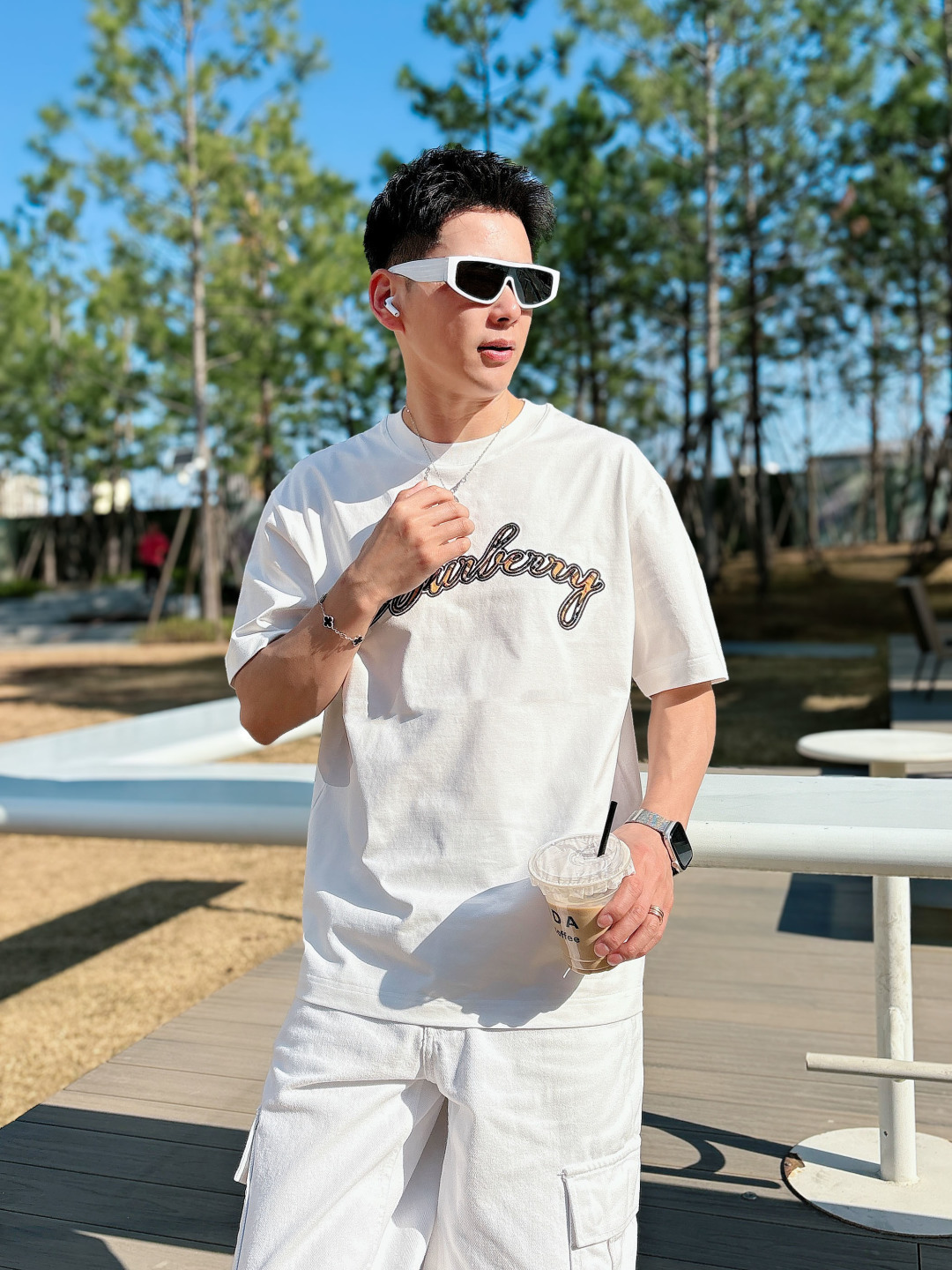 巴宝莉#BUR 2026春夏新款首发专柜最新款短袖圆领T恤 高端订制 设计前卫时尚！品牌logo重工艺设