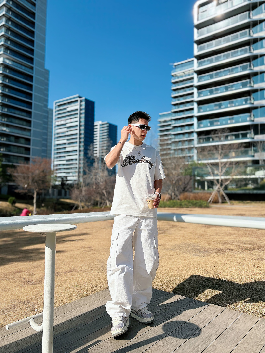 巴宝莉#BUR 2026春夏新款首发专柜最新款短袖圆领T恤 高端订制 设计前卫时尚！品牌logo重工艺设