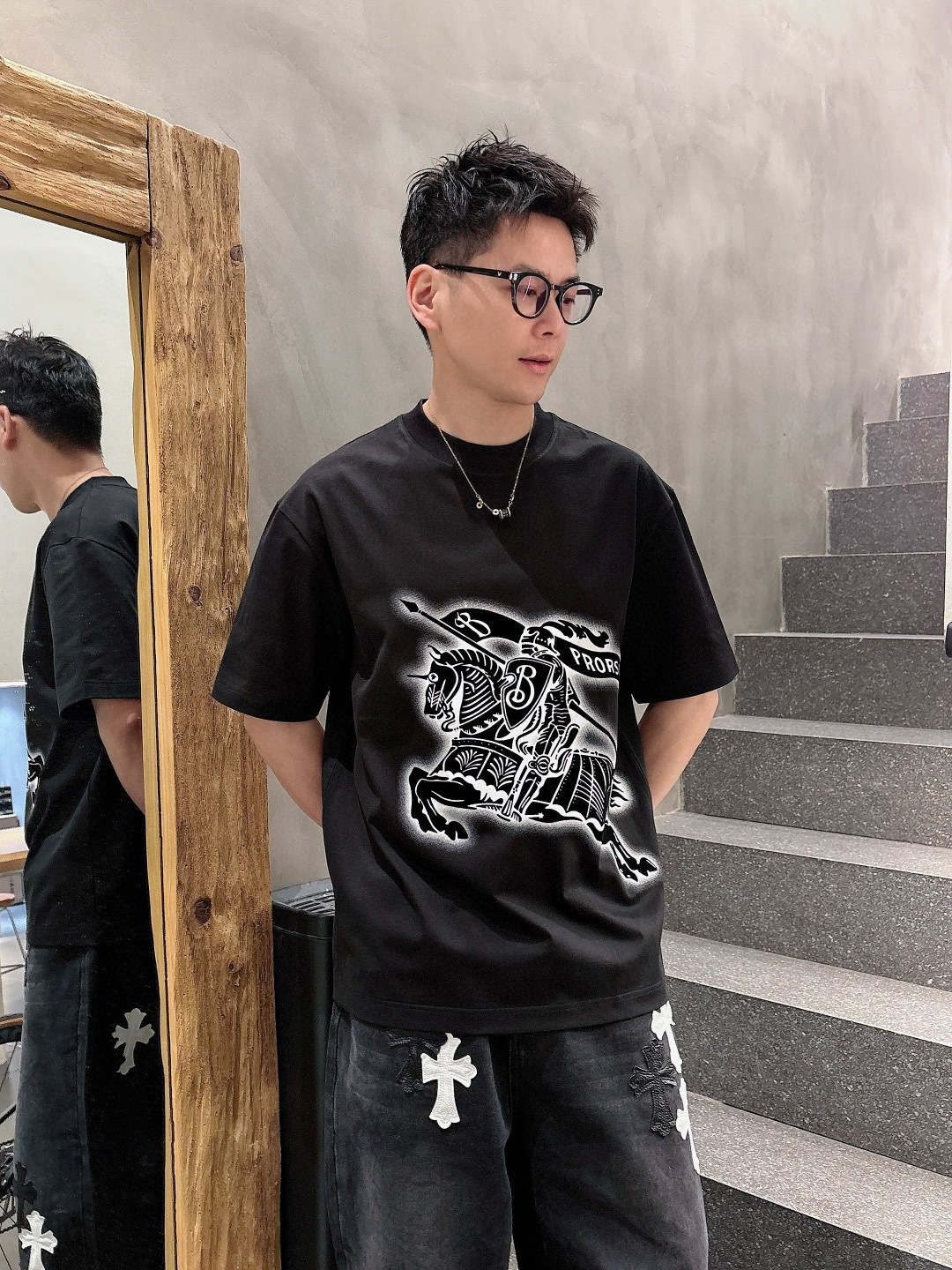 巴宝莉#Bur 2026春夏新款首发专柜最新款短袖圆领T恤 高端订制 设计前卫时尚！品牌logo重工艺设