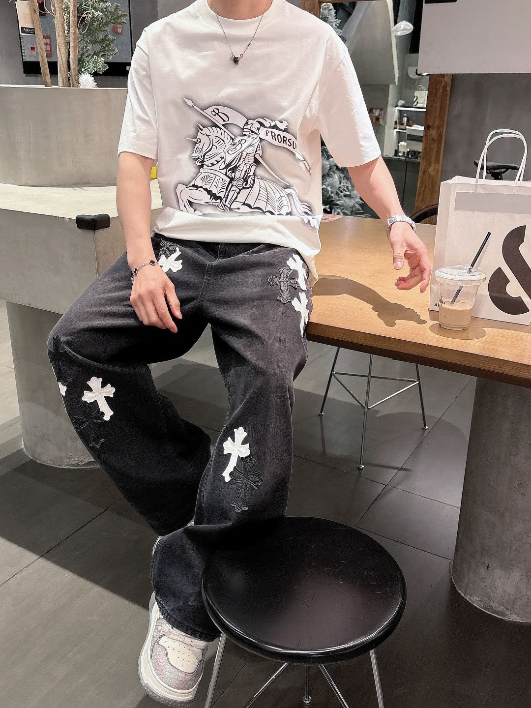 巴宝莉#Bur 2026春夏新款首发专柜最新款短袖圆领T恤 高端订制 设计前卫时尚！品牌logo重工艺设