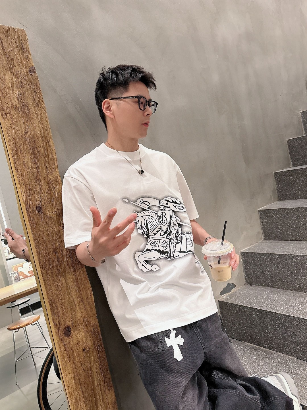 巴宝莉#Bur 2026春夏新款首发专柜最新款短袖圆领T恤 高端订制 设计前卫时尚！品牌logo重工艺设