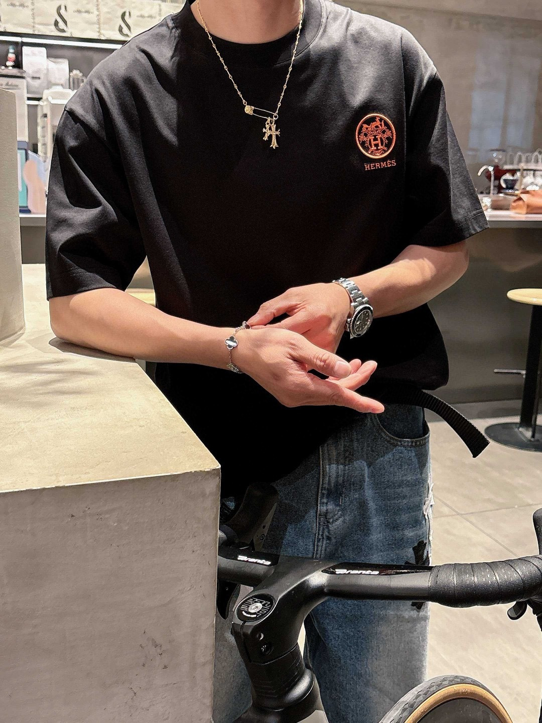 爱马仕#Hermes 2026春夏新款首发专柜最新款短袖圆领T恤 高端订制 设计前卫时尚！品牌logo重