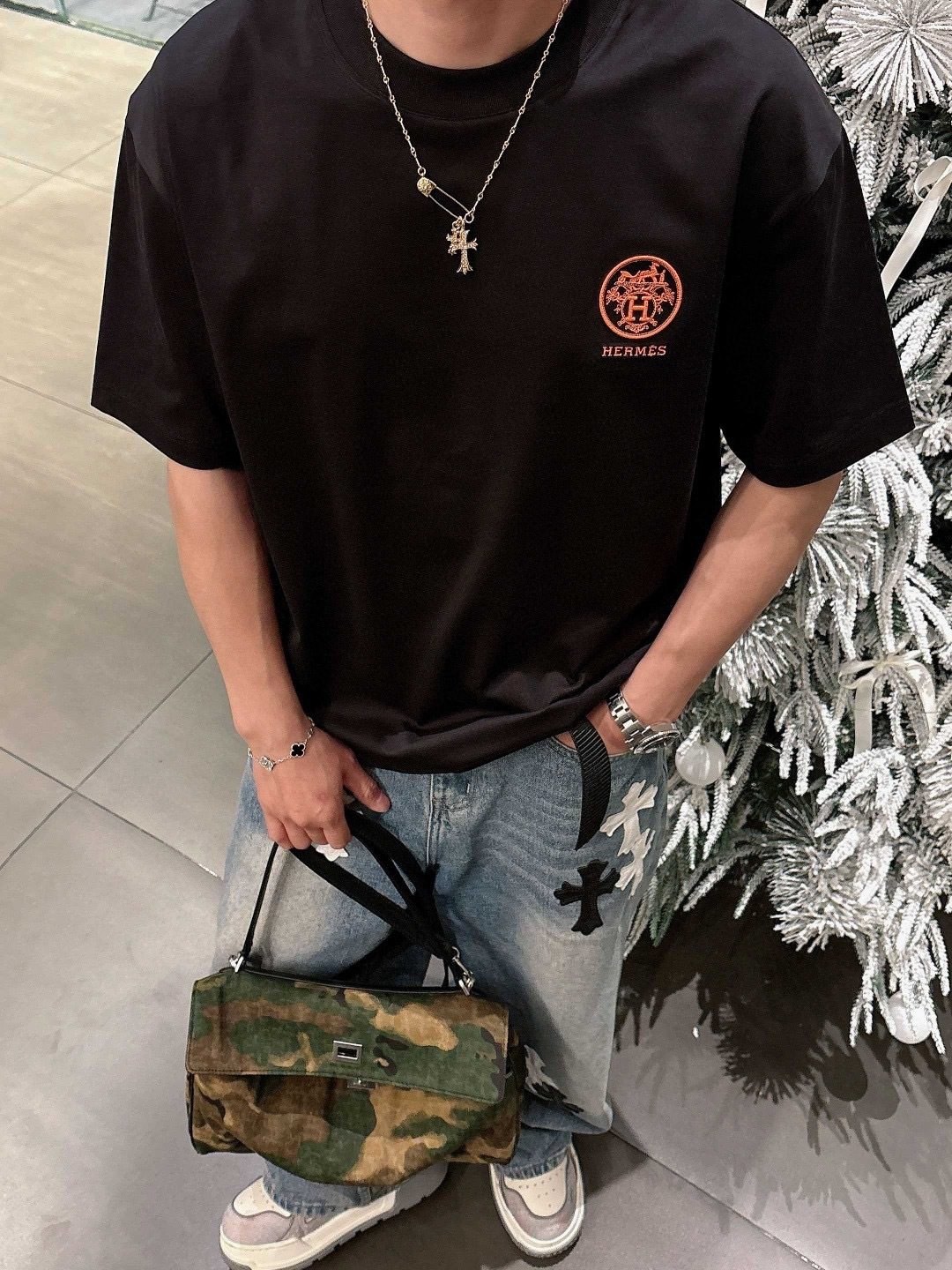 爱马仕#Hermes 2026春夏新款首发专柜最新款短袖圆领T恤 高端订制 设计前卫时尚！品牌logo重