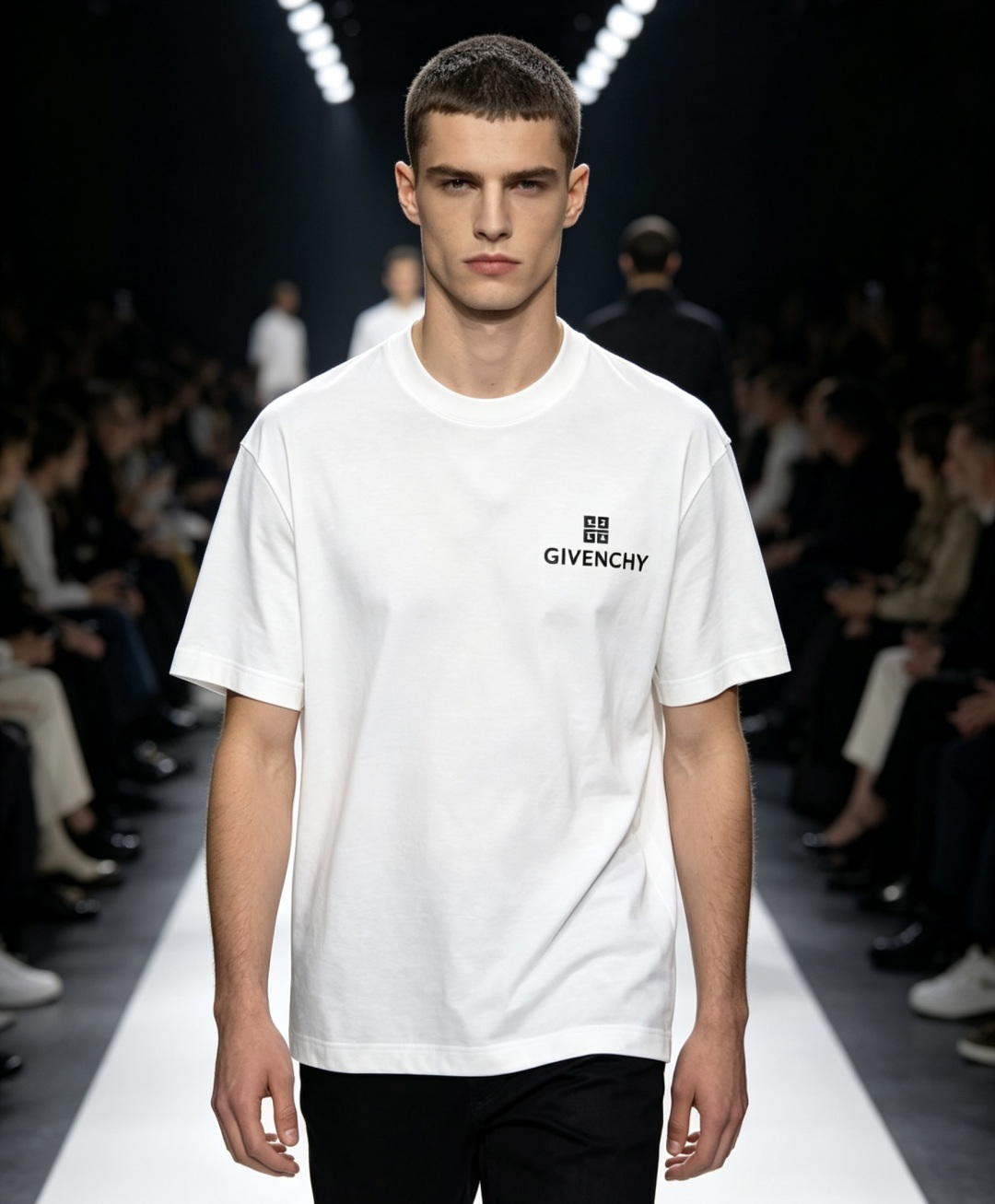 NO:866693,Givenchy's 2026 spring and summer new style debut counter, the latest short-sleeved round neck T-shirt, high-end customization, avant-garde and fashionable design!  Brand logo emphasizes craftsmanship design. High-end customized 100% cotton top-grade mercerized fabric. Soft to the touch. Comfortable to wear. Exquisite stitching at the counter level. Fine workmanship. The upper body effect is incomparably handsome!  A must-have item for a stylish man!  Color Black White Size M-3XL,,givenchy,T-shirt,tees,t-shirt,19860909纪梵希 2026春夏新款首发专柜最新款短袖圆领T恤 高端订制 设计前卫时尚！品牌logo重工艺设计 高端定制百分百棉顶级丝光面料.手感柔软.穿着舒适.专柜级别精致车线.做工精细.上身效果无敌帅气！型男必备单品！ 颜色黑色 白色 码数M-3XL,,givenchy,T-shirt,tees，t-shirt,,Men's clothing