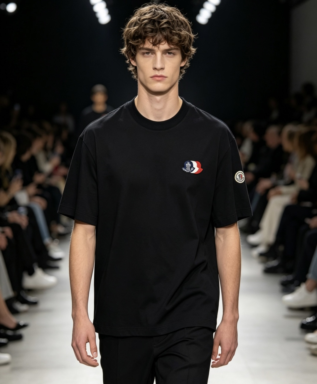NO:866607,Mengkou MC 2026 spring and summer new debut counter latest short-sleeved round neck T-shirt, high-end customization, avant-garde and fashionable design!  Brand logo emphasizes craftsmanship design. High-end customized 100% cotton top-grade mercerized fabric. Soft to the touch. Comfortable to wear. Exquisite stitching at the counter level. Fine workmanship. The upper body effect is incomparably handsome!  A must-have item for a stylish man!  Color Black White Size M-3XL,,Moncler,T-shirt,tees,t-shirt,19860909蒙口MC 2026春夏新款首发专柜最新款短袖圆领T恤 高端订制 设计前卫时尚！品牌logo重工艺设计 高端定制百分百棉顶级丝光面料.手感柔软.穿着舒适.专柜级别精致车线.做工精细.上身效果无敌帅气！型男必备单品！ 颜色黑色 白色 码数M-3XL,,Moncler,T-shirt,tees，t-shirt,,Men's clothing